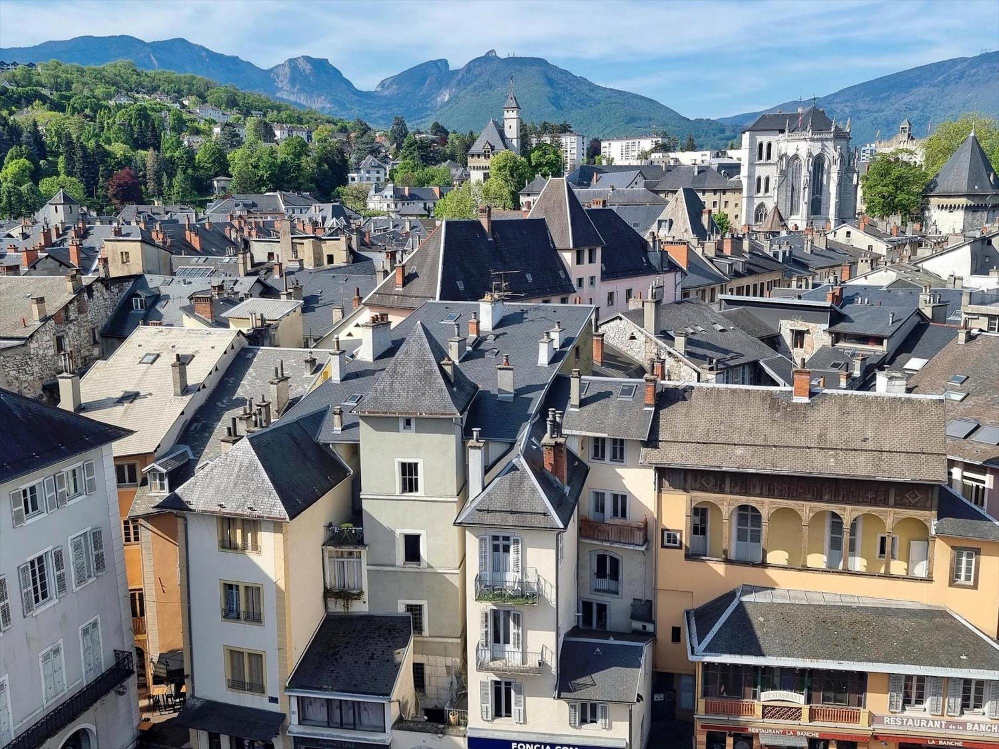 Logement Autour De Moi * * * * * Chambery Exterior photo
